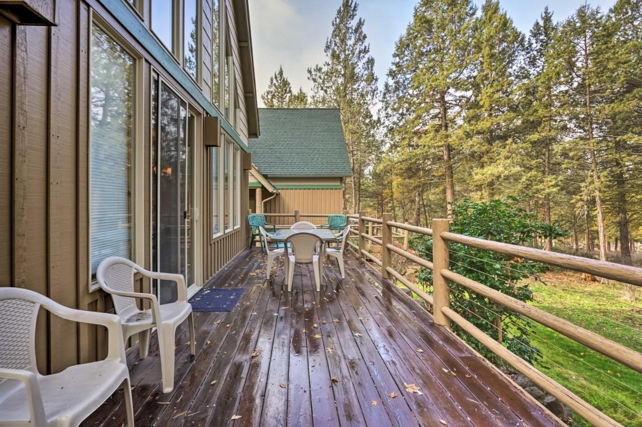 Chalet At Running Y Resort With Wraparound Deck! Klamath Falls Exterior foto